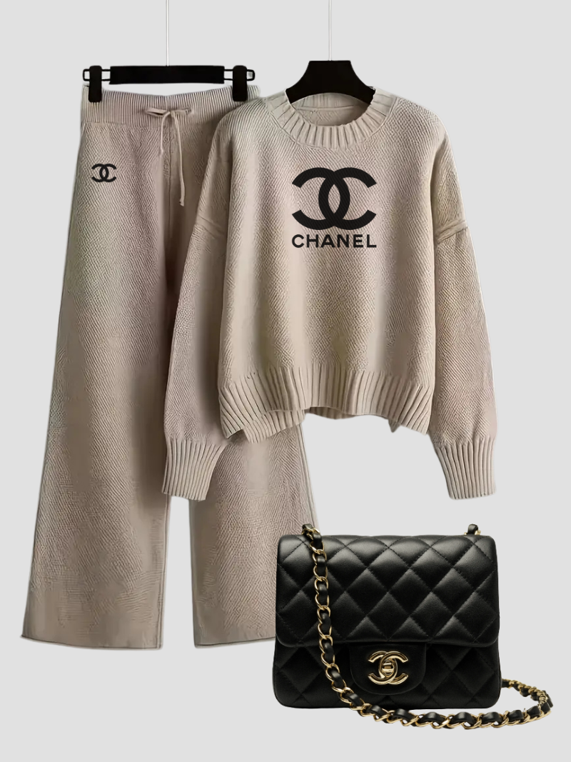 Luxe Crest Knit Set & Quilted Chain Bag