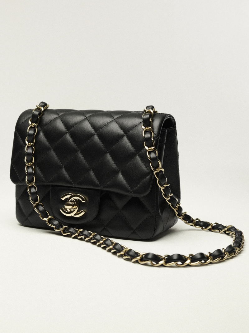 Luxe Crest Knit Set & Quilted Chain Bag