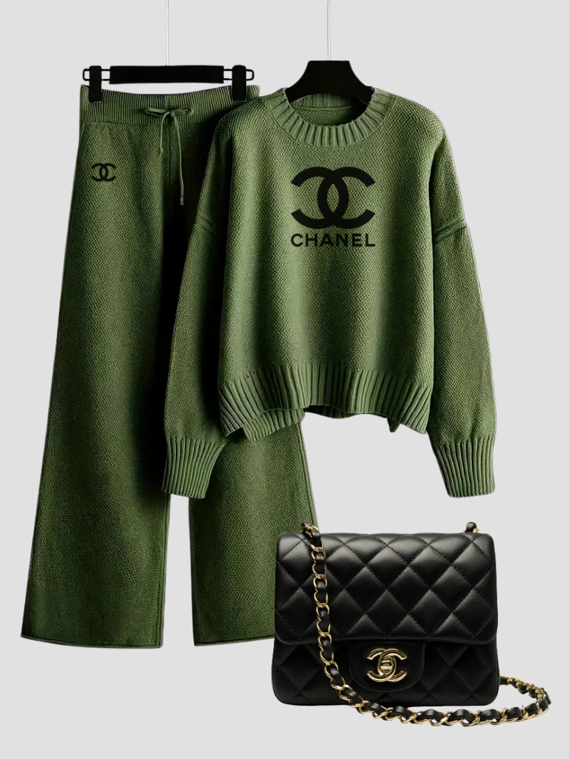 Luxe Crest Knit Set & Quilted Chain Bag