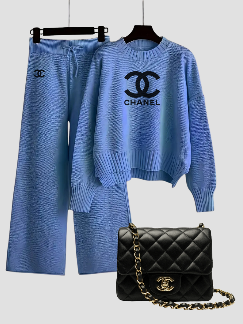 Luxe Crest Knit Set & Quilted Chain Bag